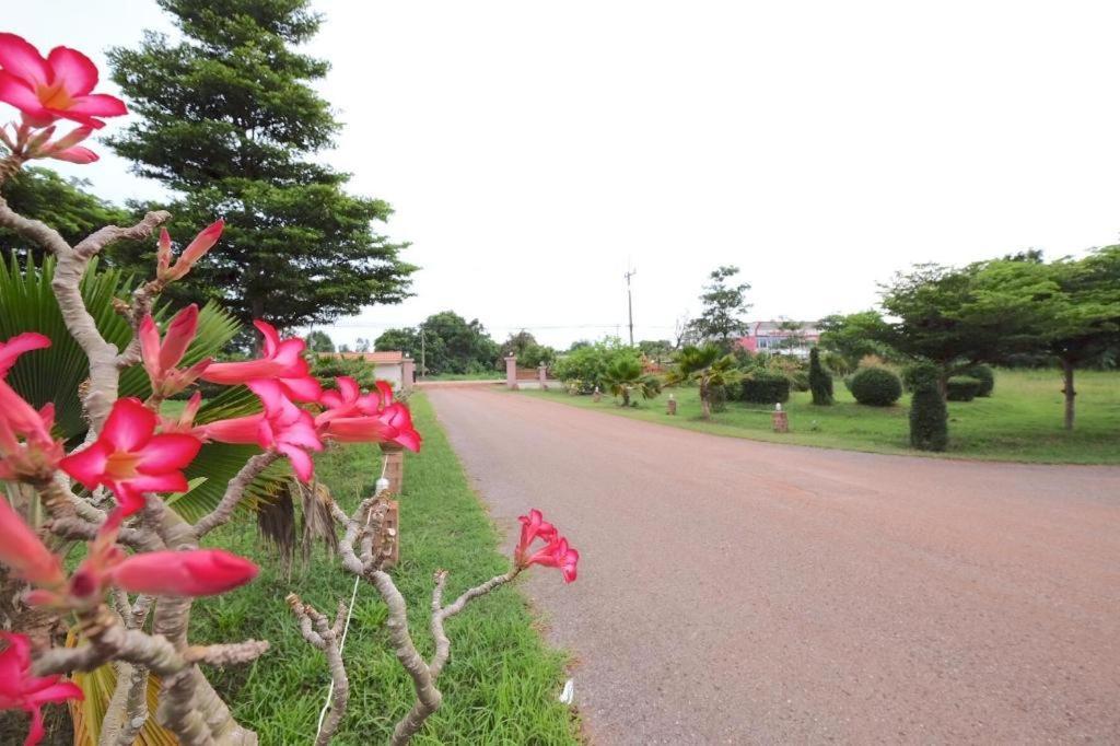 Prakaithong Hotel Amphoe Sawang Daen Din Exteriér fotografie