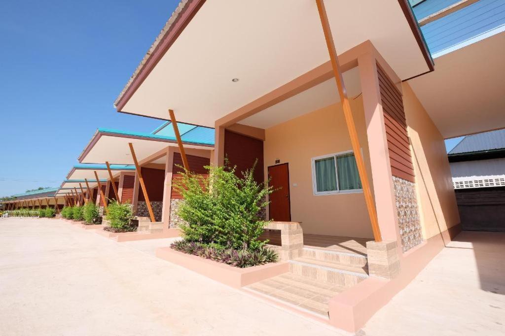 Prakaithong Hotel Amphoe Sawang Daen Din Exteriér fotografie